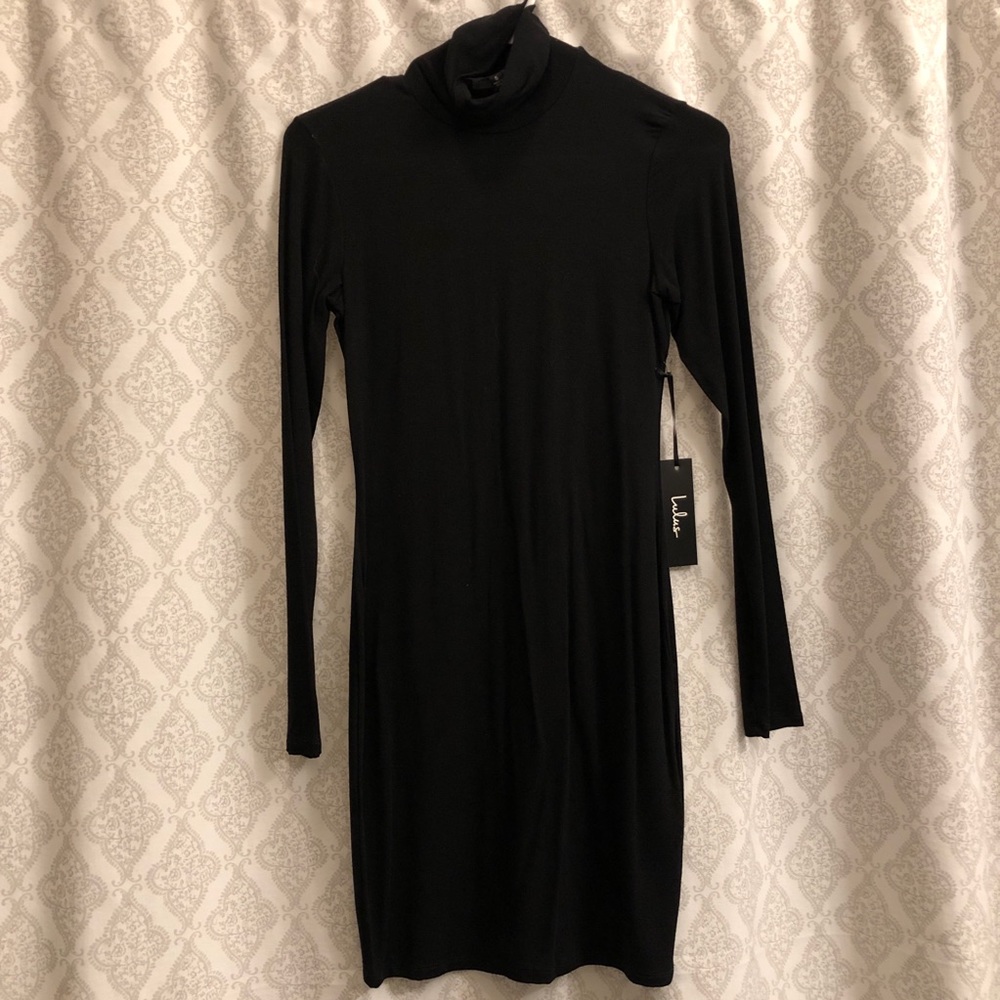 Lulu’s short black turtleneck dress